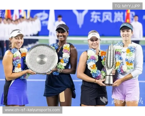 网球双打组合默契无间夺冠夺目