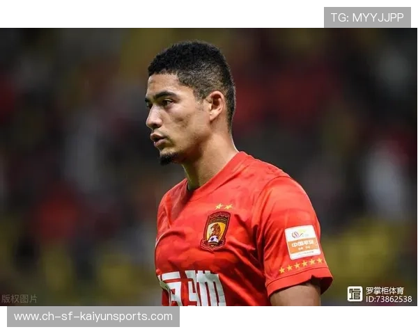 蒋光太在集训中完成精准铲断,身体机能已恢复至世预赛竞技水平