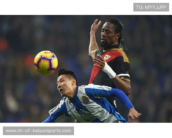 现代足球阵型中自由人位置对中路屏障的动态重构